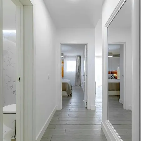 2-bed Amazing Ocean View * 아데제
